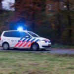 noodhulp-auto met licht bij busrand