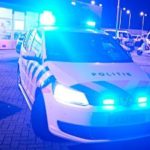 politieauto-met-zwaailicht-nacht bij industriepand