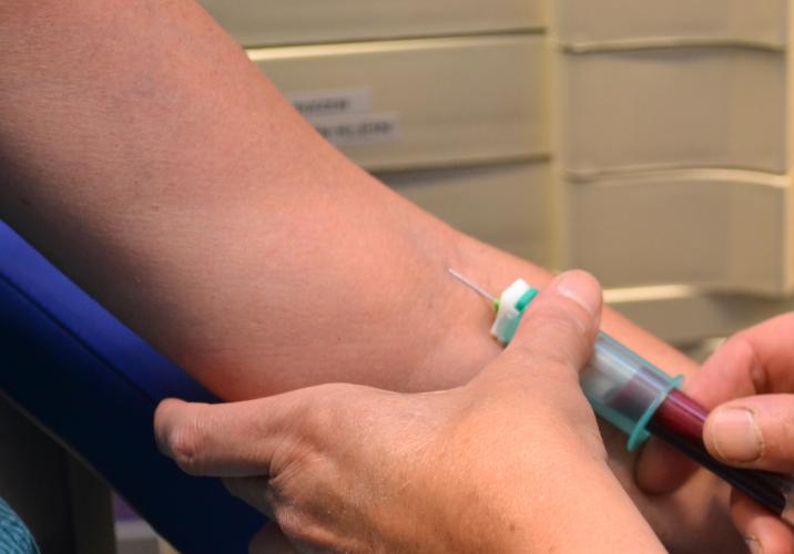 Bloedprikken straks ook in vijf gezondheidscentra · Omroep Almere