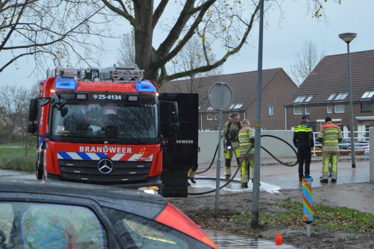 Brand op boot snel onder controle, Doetinchempad in Almere