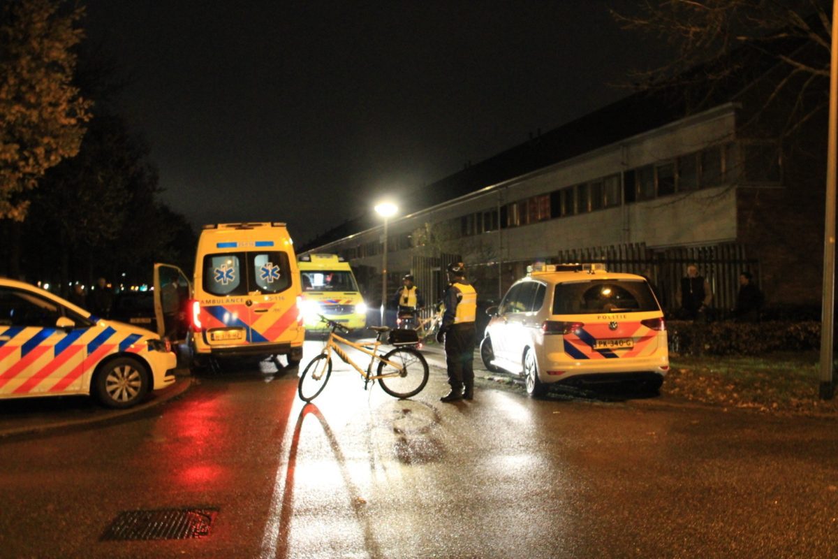 Persoon zwaargewond door incident in woning, Pieter de Hooghstraat in Almere