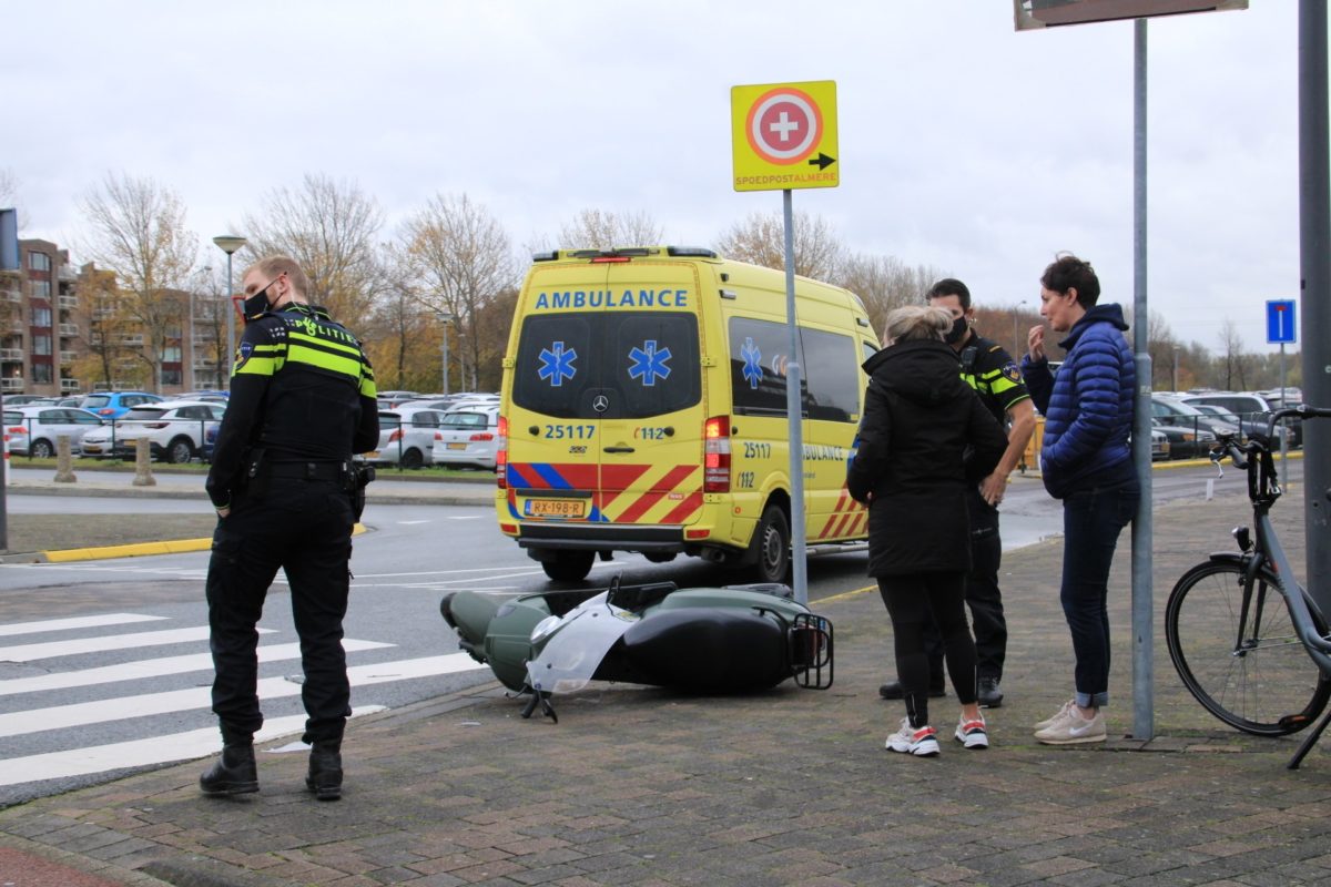 Scooterrijder aangereden bij oversteken, Hospitaaldreef in Almere