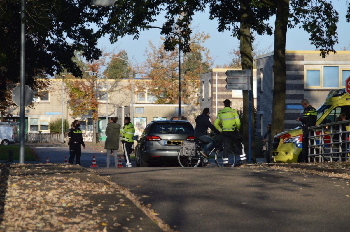 Fietser gewond na botsing met auto, Tsjaikowskypad in Almere