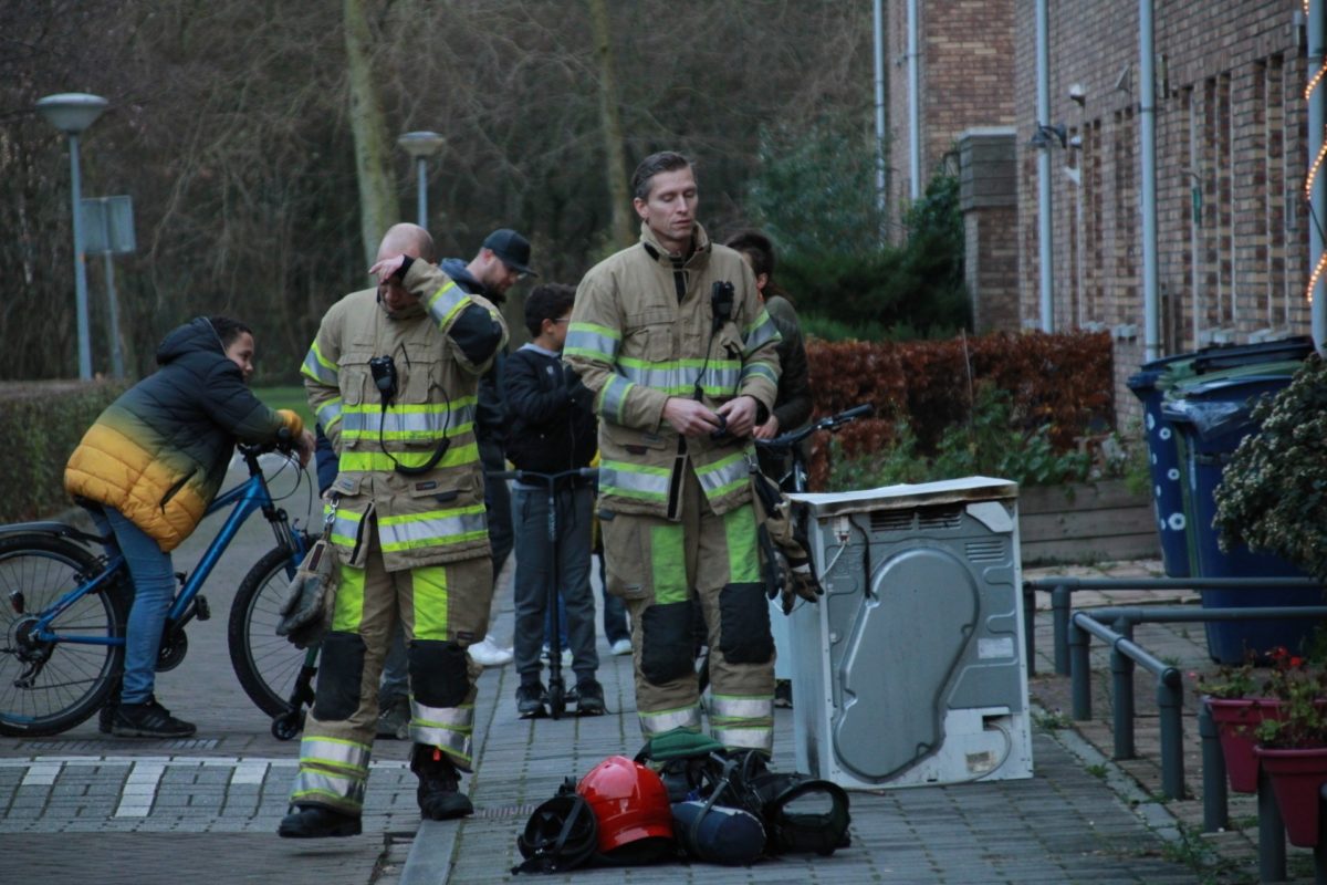 Wasdroger in brand in woning, Boonestaakstraat in Almere