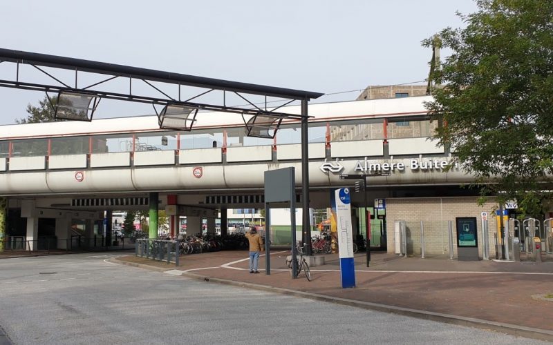 station almere buiten onderdoorgang