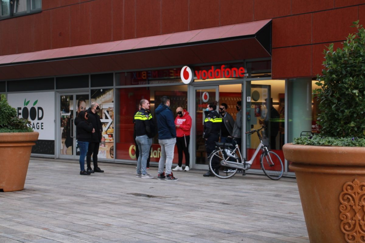 Overvallers Vodafone-winkel blijven vastzitten