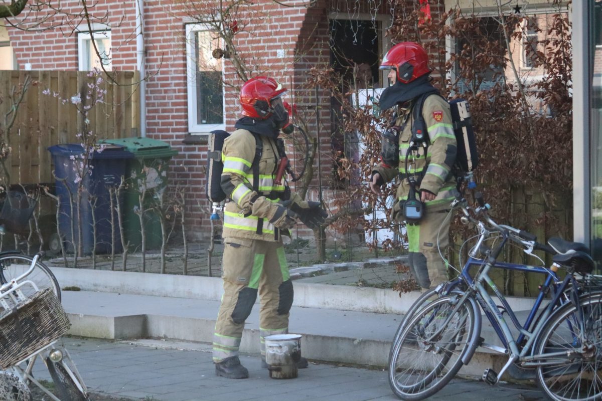 Brand in woning door pan op het vuur in Almere Stad