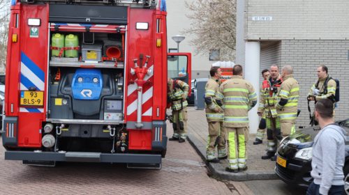 Brandweer ventileert woning na keukenbrand, Kapitein de Langestraat in Almere