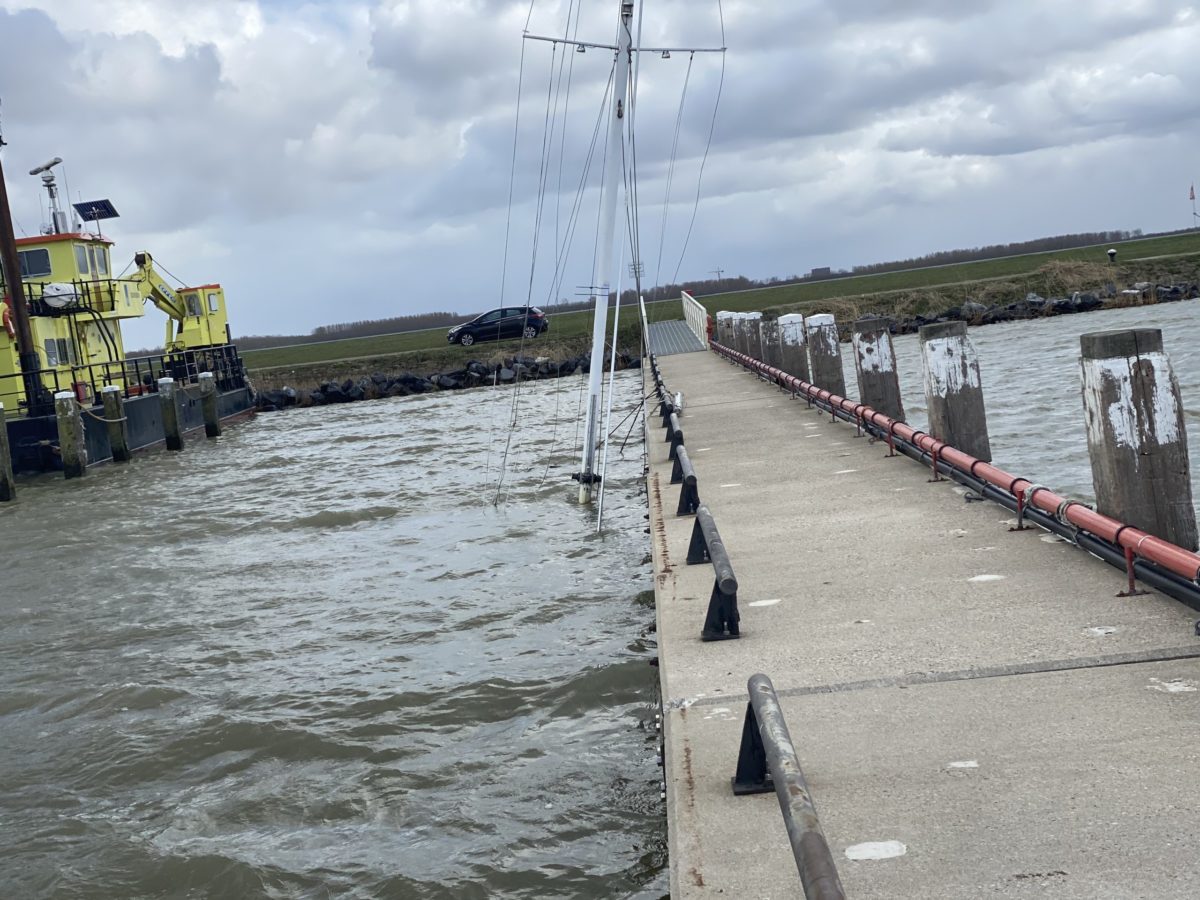 Zeilboot gezonken in Oostvaardersdiep, Oostvaardersdijk – N701 in Almere