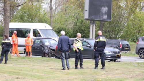 Flinke schade bij ongeval op kruising, Veluwedreef - s103 in Almere