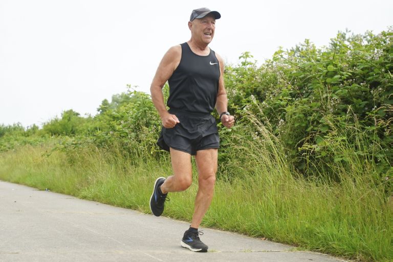 Ben Mol (72) niet stuk te krijgen en wil duizendste marathon lopen.