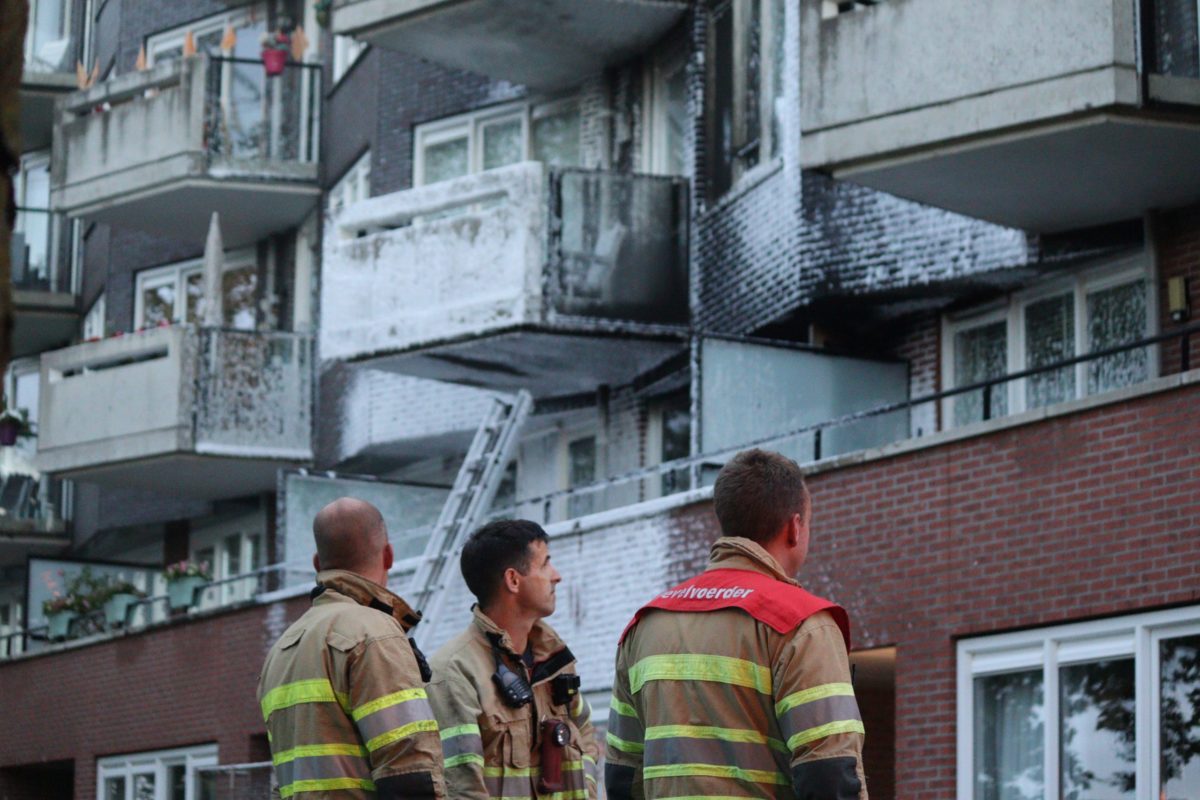 Grote brand in appartementencomplex in Stad