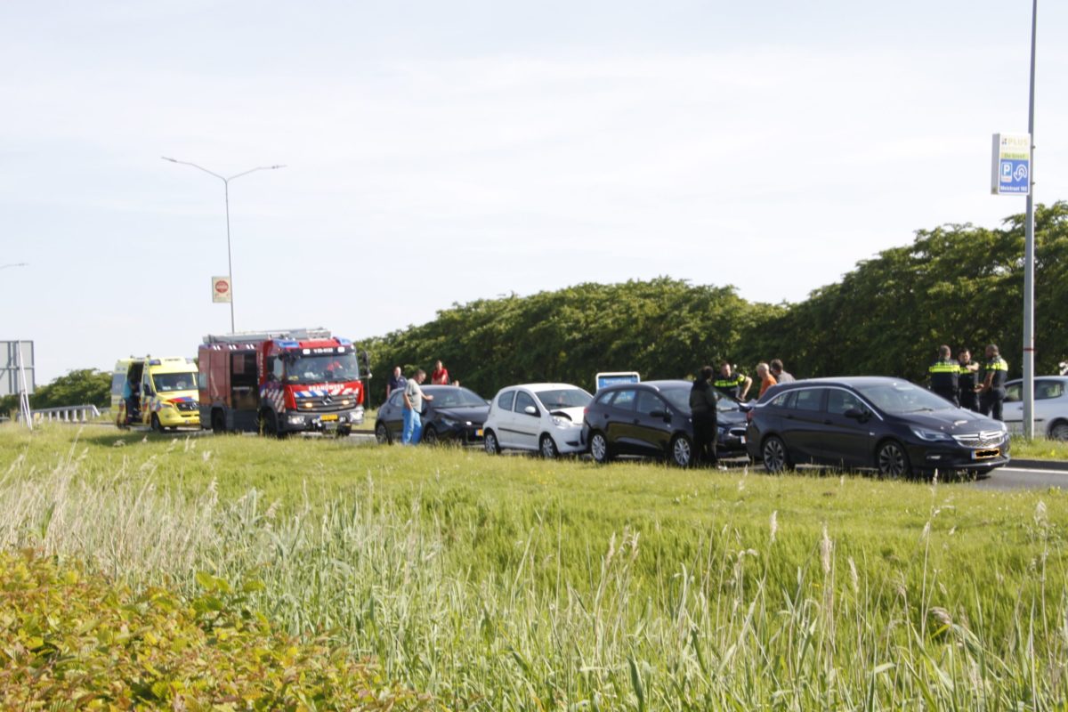 Persoon gewond na ongeval met personenauto, Spectrumdreef – s105 in Almere