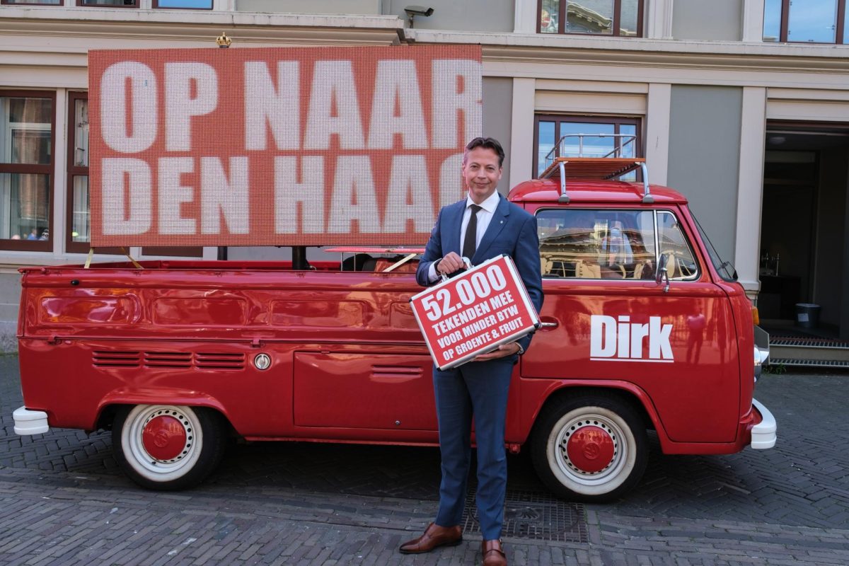De tijd is rijp: Marcel Huizing overhandigt petitie aan Tweede Kamer