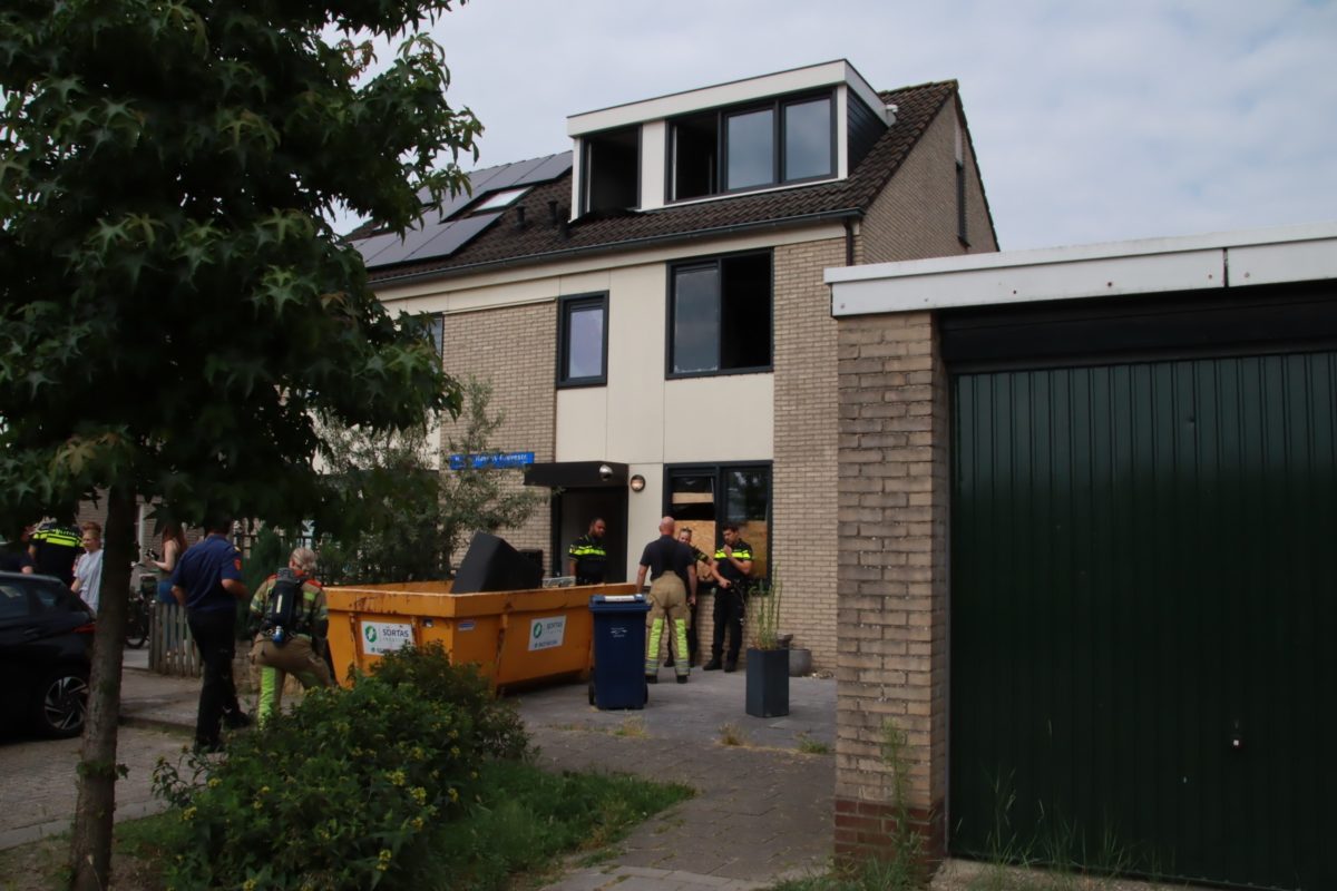 Man aangehouden na brand in woning, H.J.A. Hovens Grevestraat in Almere