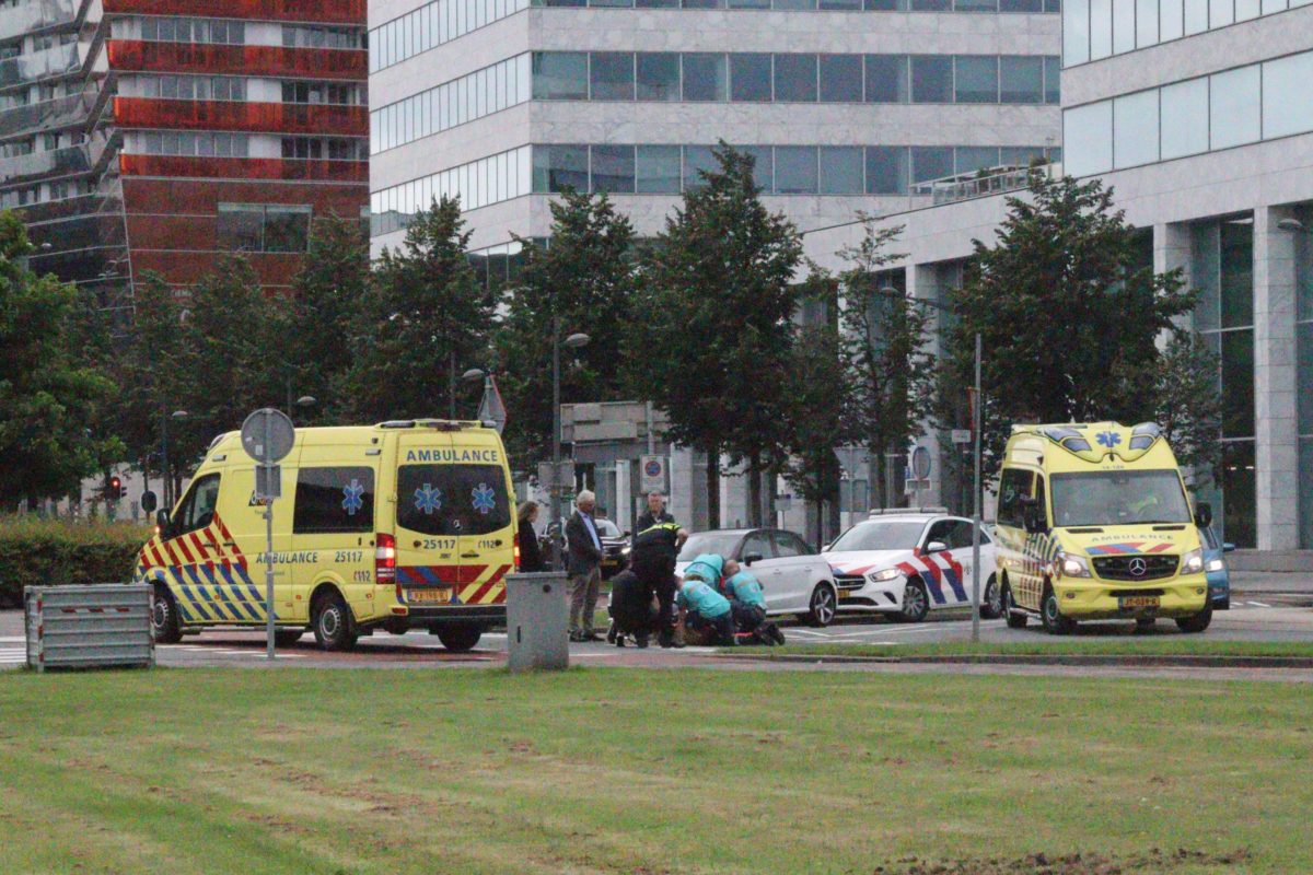 Scooterrijder gewond door botsing met personenauto, Hospitaaldreef in Almere