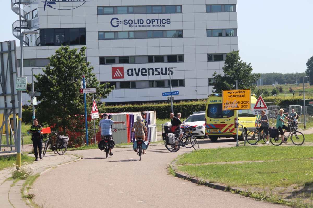 Fietsster loopt ernstig hoofdletsel op bij botsing, Fongerspad in Almere