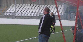 Ben-Vis-trainer-Waterwijk-tijdens-Sporting-uit-336×173