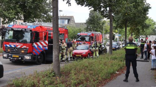 Brandweer blust brand in slaapkamer, Spaakstraat in Almere