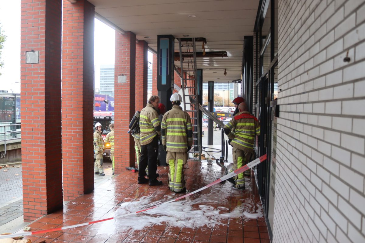 Brand tussen plafondplaten Fair Play Casino, Wagenmakerbaan in Almere