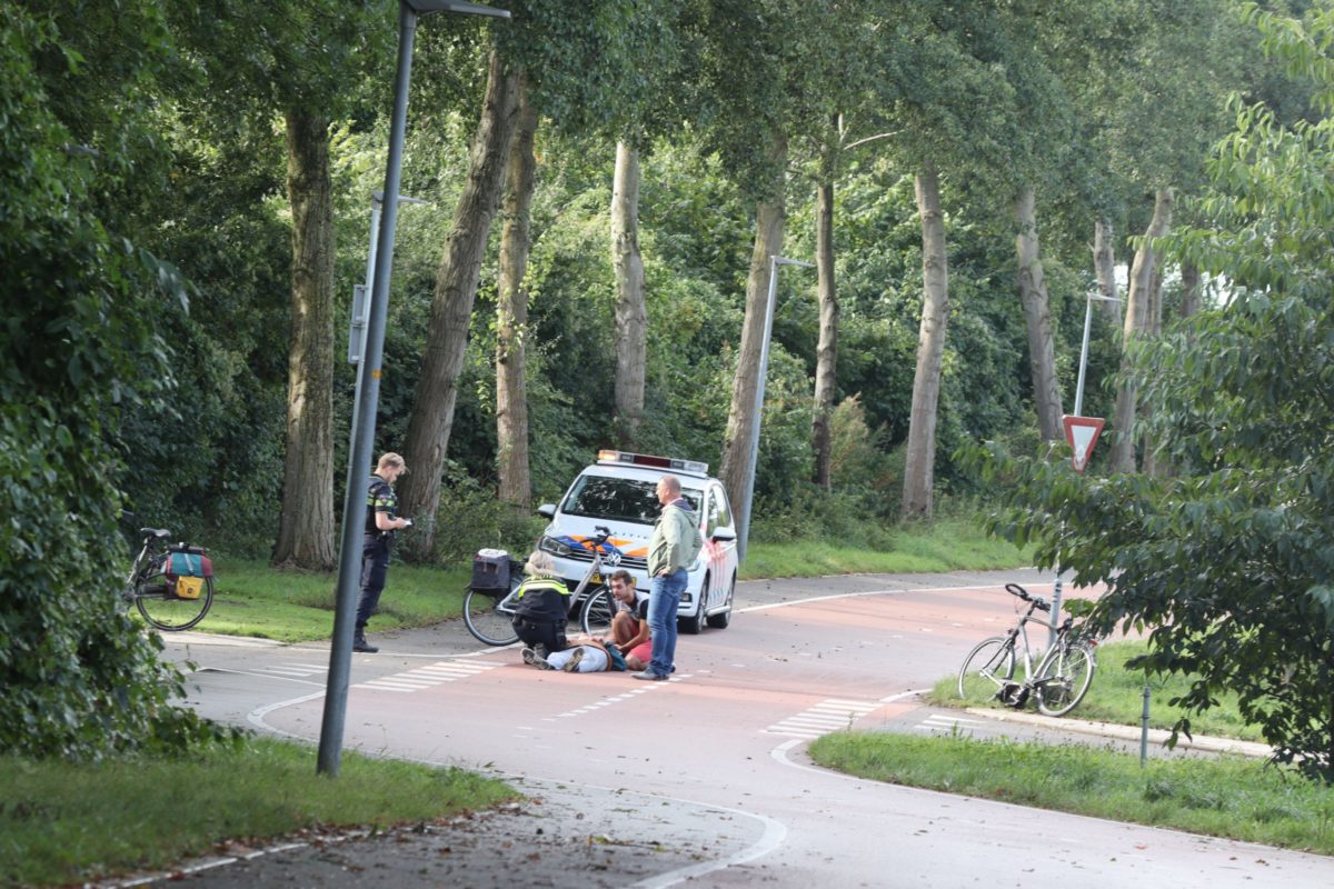 Fietser gewond bij aanrijding met andere fietser, Componistenpad in Almere