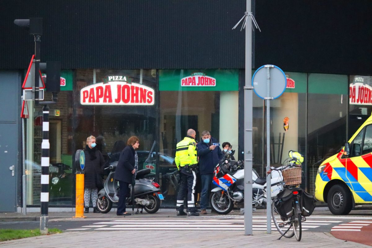 Fietser gewond bij botsing met scooterrijder, Hospitaaldreef in Almere