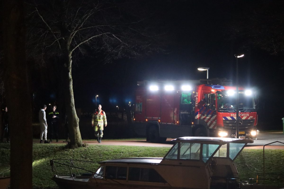 Brand aan boord van plezierboot snel onder controle, Kolkplein in Almere