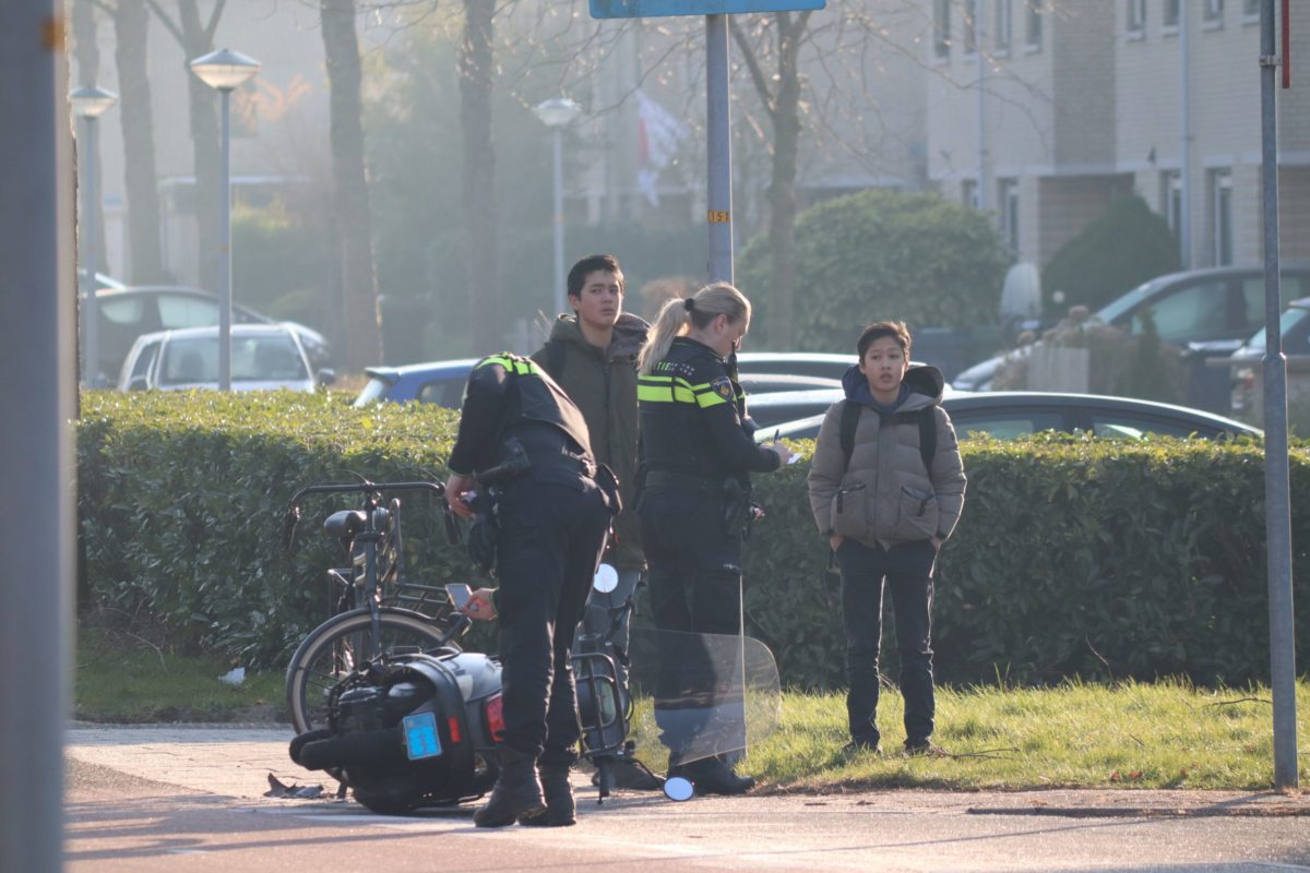 Scooterrijder gewond bij botsing met fietser, Spoorbaanpad in Almere