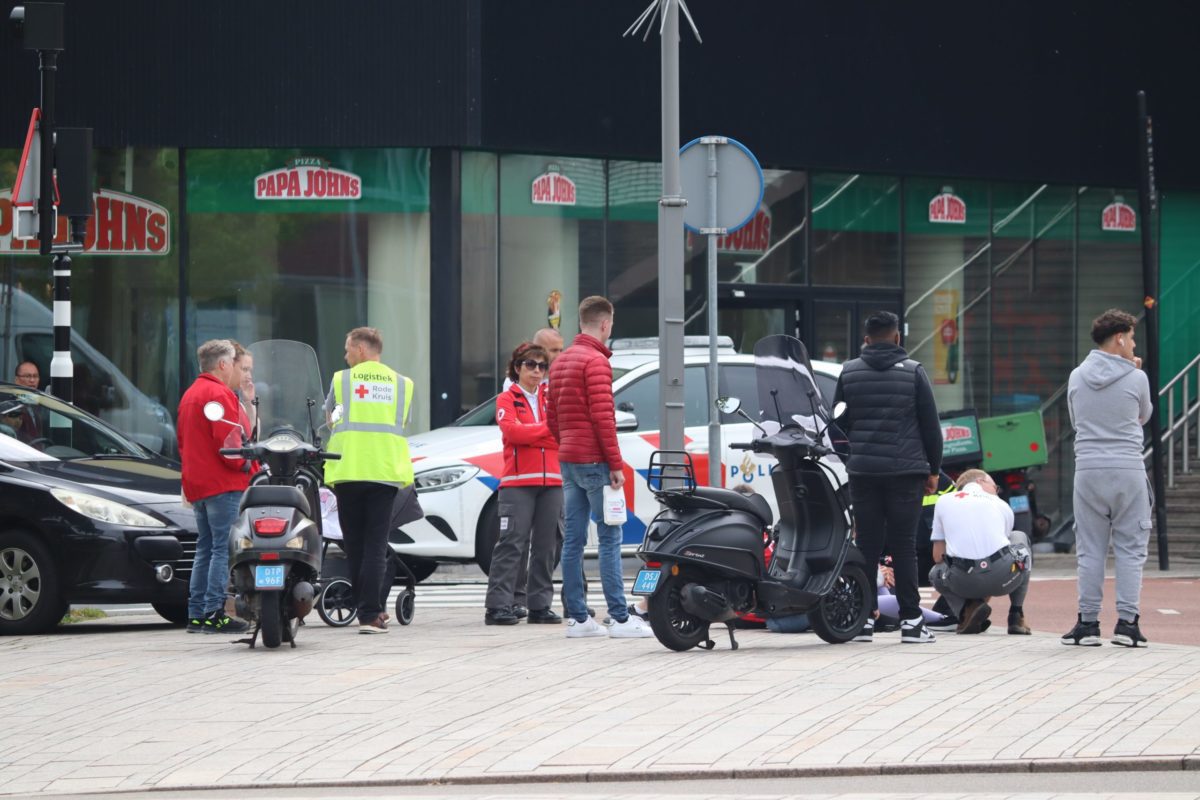 Scooterrijders gewond bij botsing, Hospitaaldreef in Almere