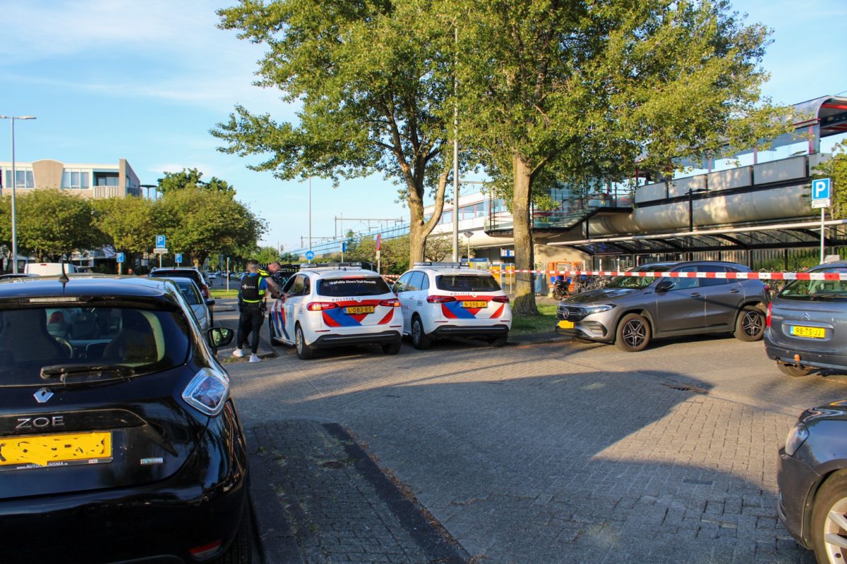 Schietpartij bij station, twee personen aangehouden, Michael Jacksonplein in Almere