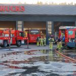 Bedrijfspand Renault Trucks vol rook vanwege brand, Wittevrouwen in Almere