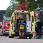 Persoon belandt onder bestelbus, Waalstraat in Almere