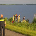 Auto te water Gooimeer een persoon overleden, Gooimeerdijk-Oost in Almere