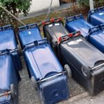 Uit veiligheid legt de stadsreiniging de bakken plat op straat containers op de grond – gemeente