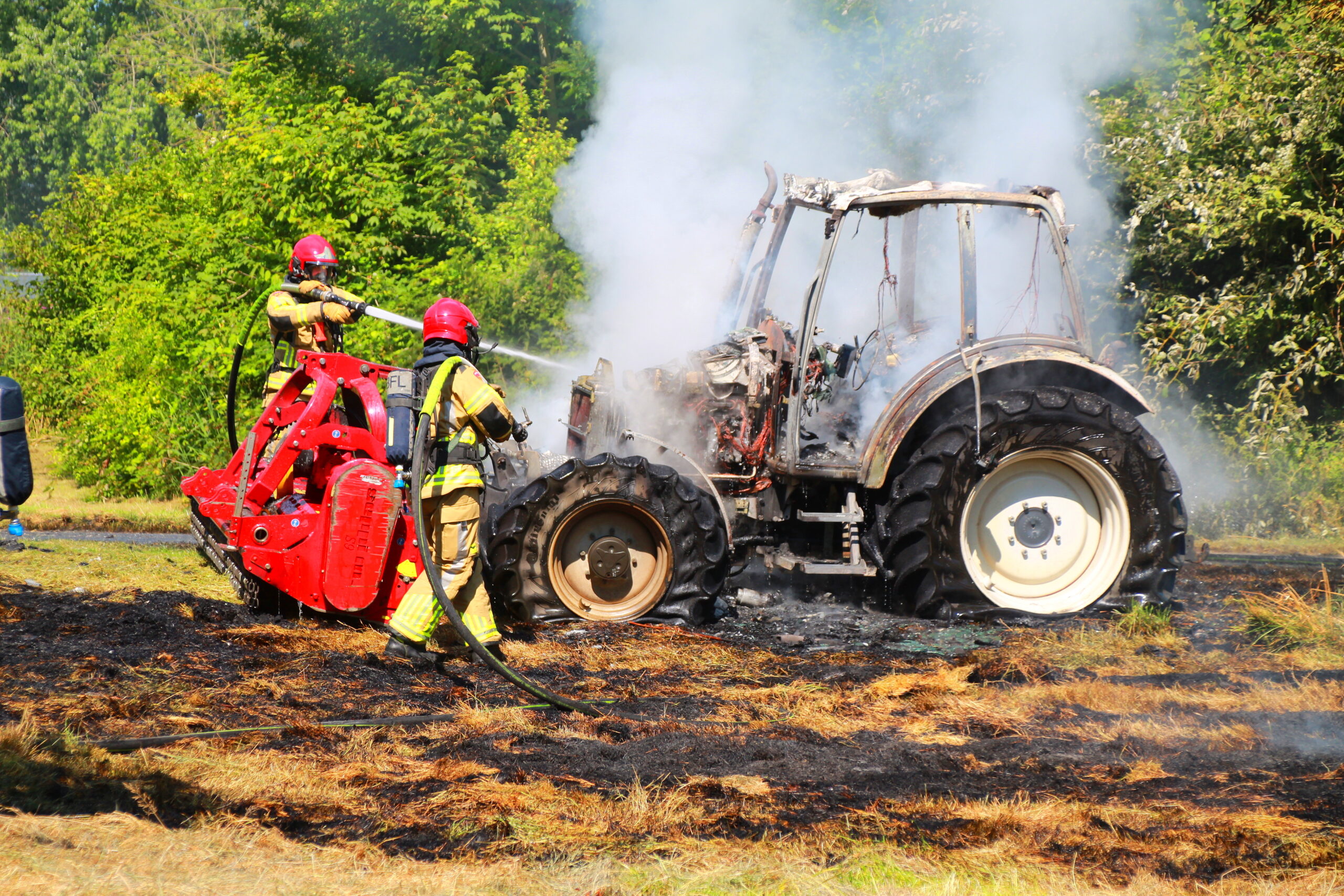 Landbouwvoertuig volledig verwoest door brand in Haven