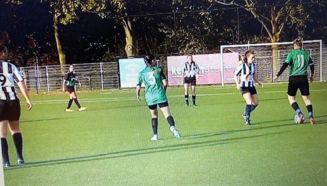 FC Almere vrouwen laten zich aftroeven door Hercules vrouwen