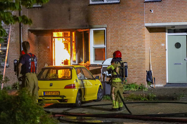 Explosie leidt tot grote brand in woning in Haven