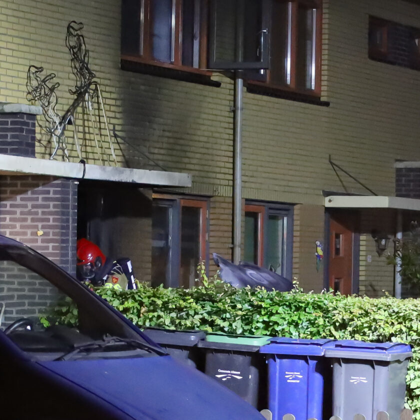 Explosie leidt tot brand in woning in Stad