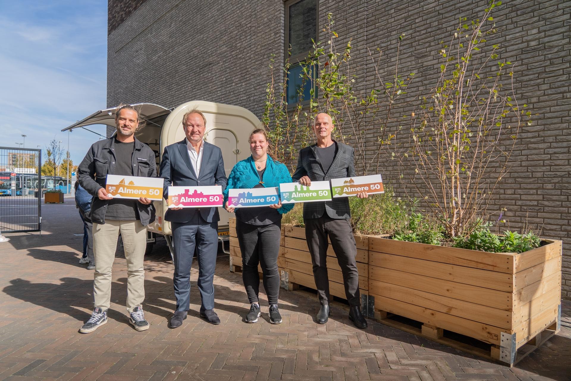 jubileumlogo-almere-50-jaar-onthuld-omroep-almere