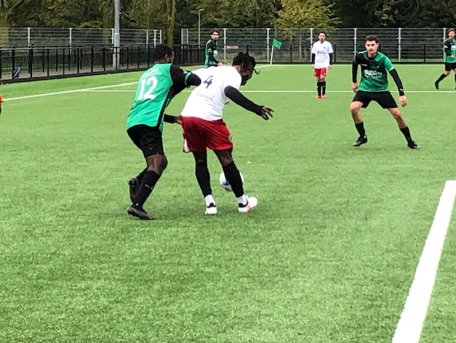 FC Almere knokt zich naar eerste competitiezege (4-3)
