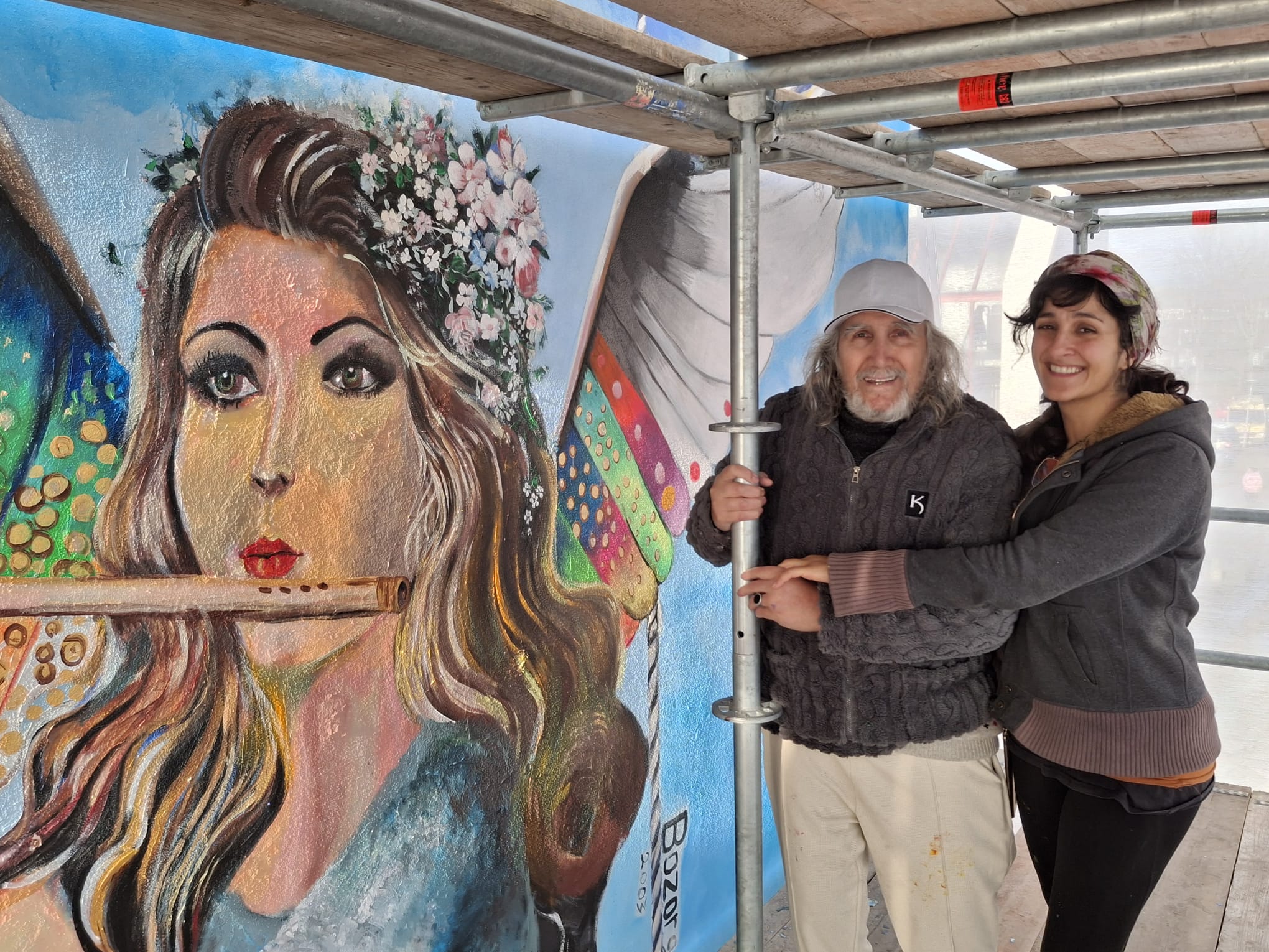 Gevelkunstwerk De Zeemeermin aan Doesburgkade fluit weer