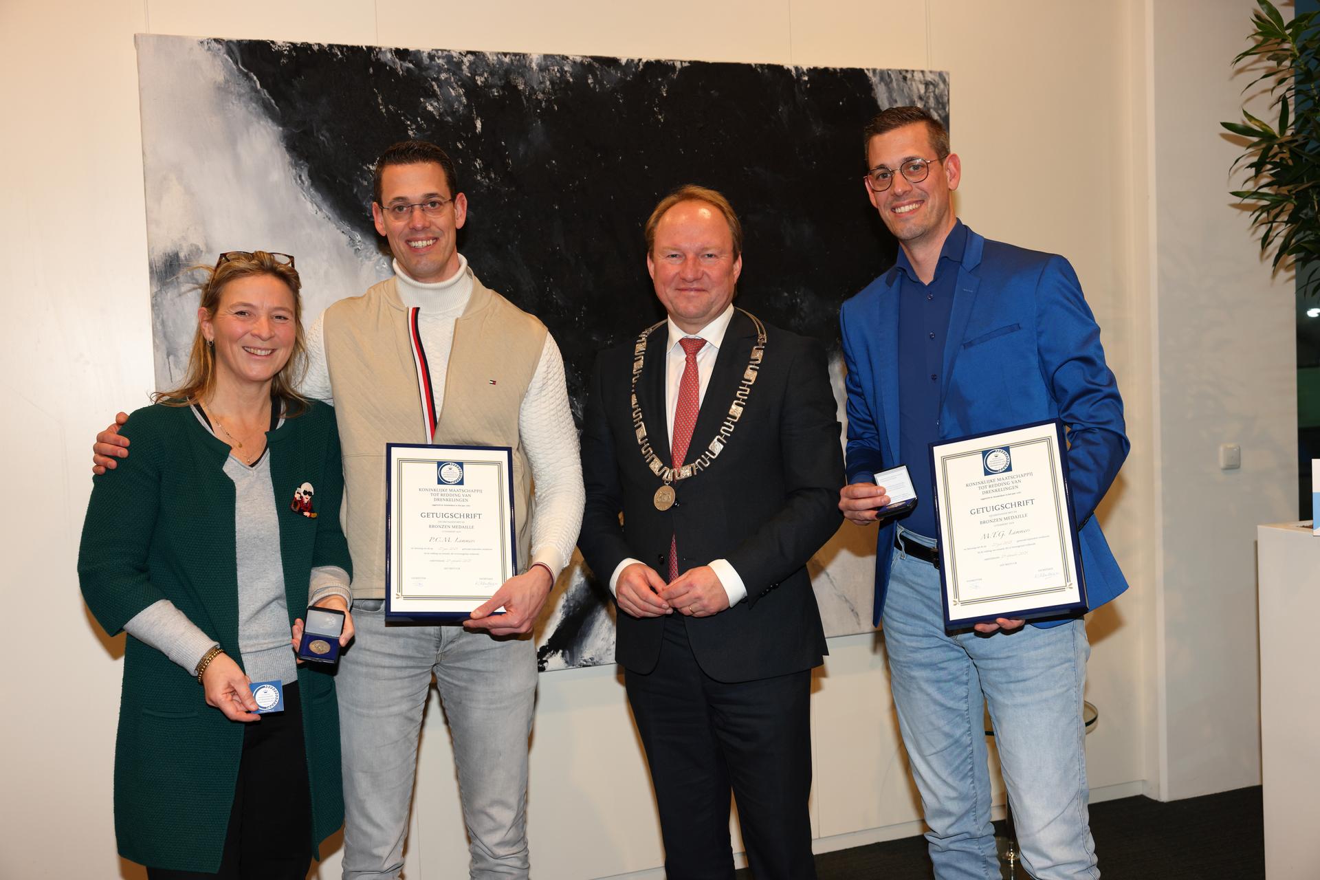 Twee Almeerders onderscheiden voor reddingsactie op de Noorderplassen