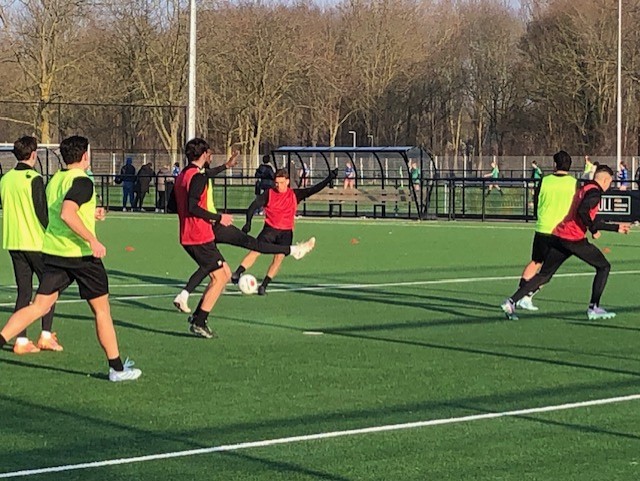 FC Almere-trainer Richard Pel ziet derby tegen Forza Almere met vertrouwen tegemoet
