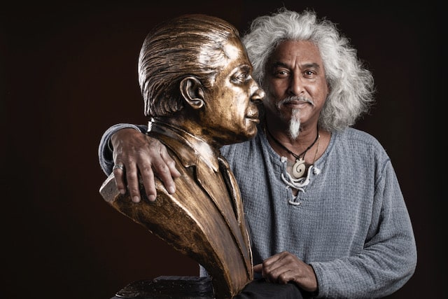 Video | Beeldend kunstenaar Patrick Mezas, wereldberoemd in Almere