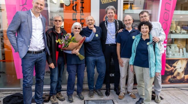 Wie of wat hoort op de Walk of Fame Almere tegel 2025?