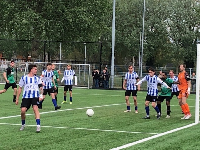 FC Almere met 0-1 onderuit en zal de laatste twee duels moeten winnen.