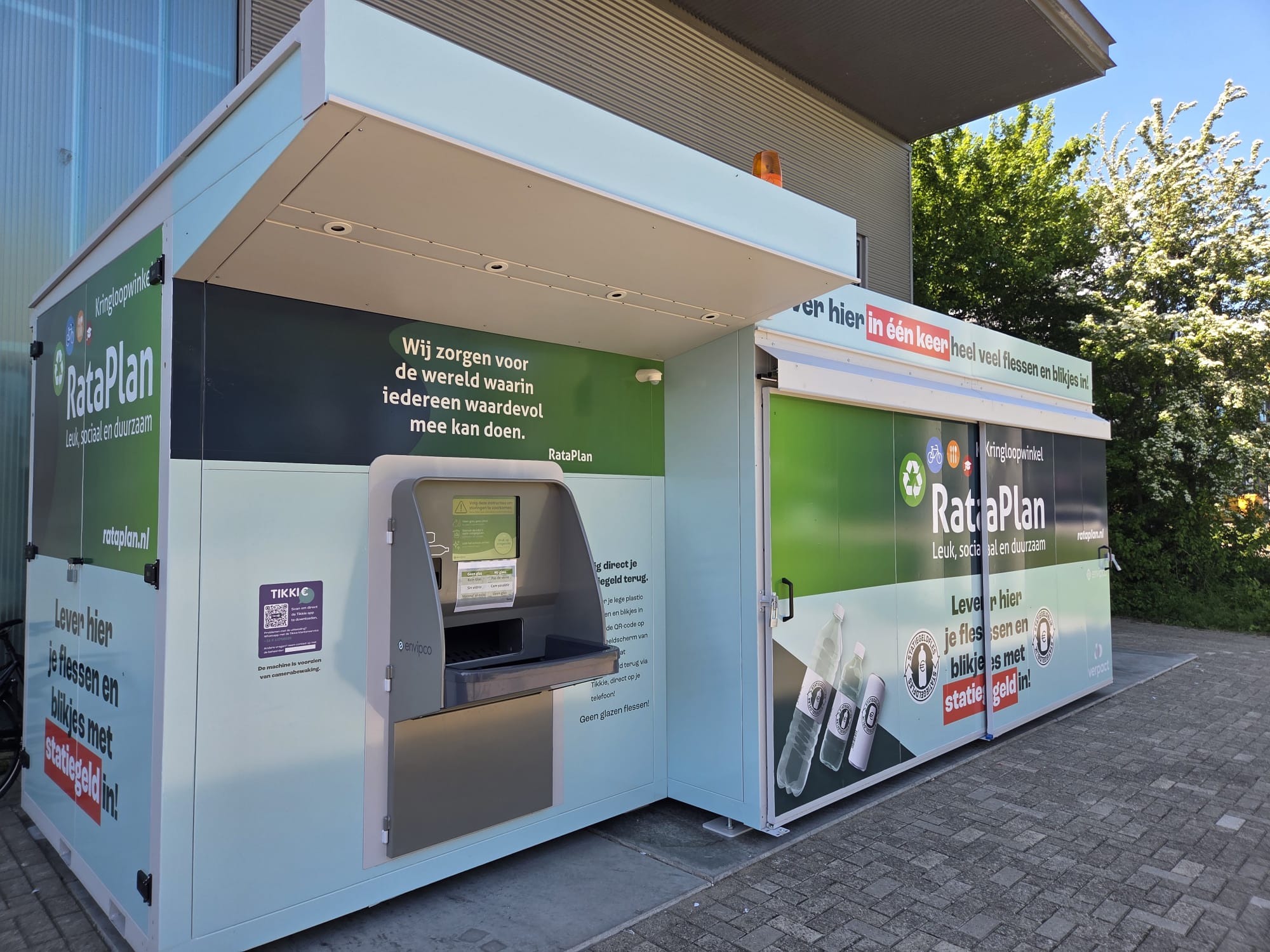 Statiegeld-bulkautomaat in gebruik genomen bij kringloopwinkel RataPlan