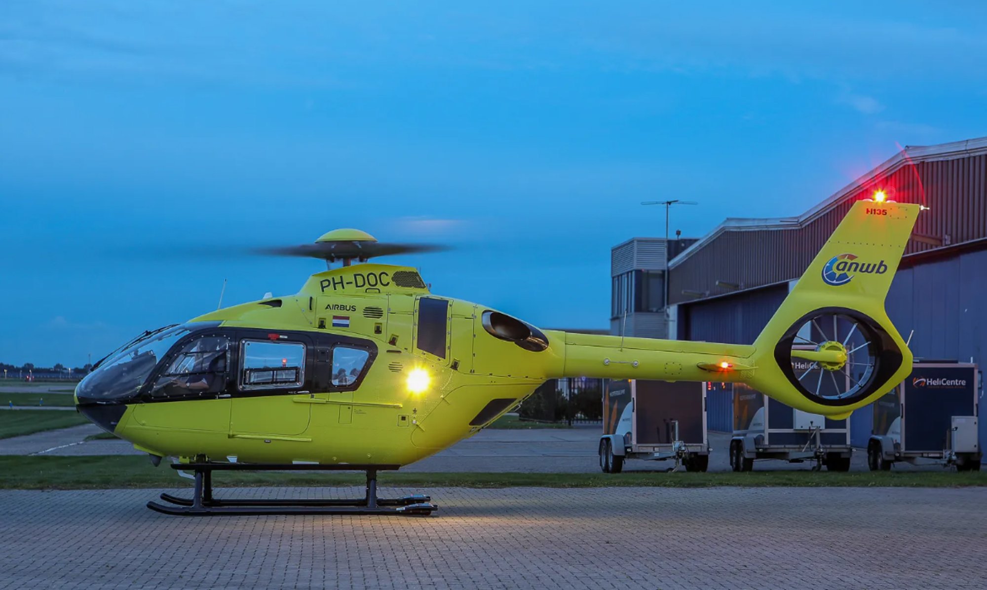 Traumahelikopter ‘Dokter’ na flinke schade terug op Lelystad Airport